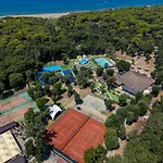 פארק נופש Paradu Ecovillage & מרינה די קסטנייטו קרדוצ'י