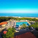 Paradu Ecovillage & פארק נופש מרינה די קסטנייטו קרדוצ'י