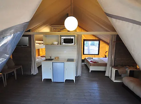 Prázdninový areál Paradu Ecovillage & *