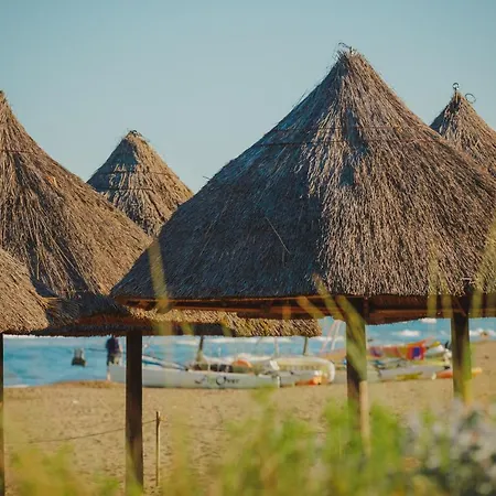 Prázdninový areál Paradu Ecovillage & *